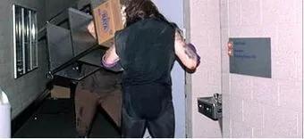 WWE送葬者十大奇葩比赛,前面的太恐怖,最后两场被骂侮辱智商!