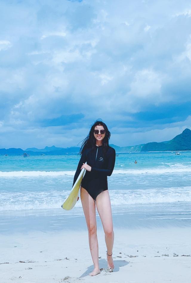 NBA最前线美女主播,詹皇和她同框不淡定,直播显“事业线”吸睛