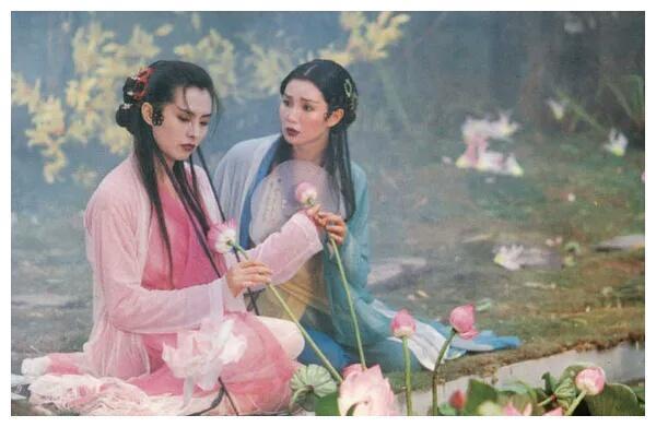 看了《青蛇》才知道:经典电影在“玩命”,如今的电影全“奔现”