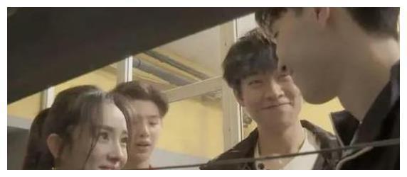 baby私下密会邓伦,暧昧不断惹争议,网友:心疼黄晓明