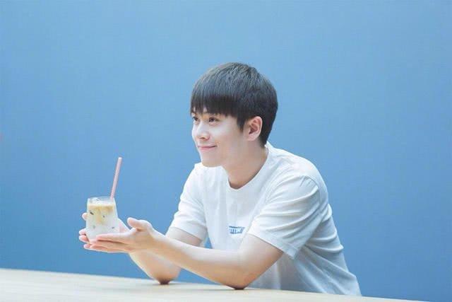 10届快男重聚,谭杰希整容认不出,李炜无人识,最红的却是他?