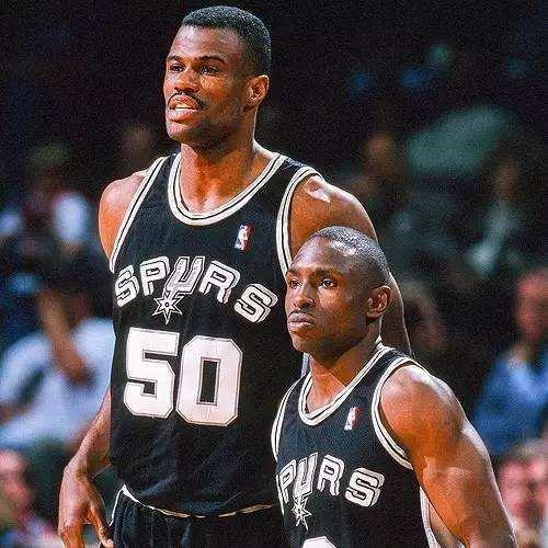 1米6也能在NBA立足,盘点NBA十大最矮球员,小托马斯第六