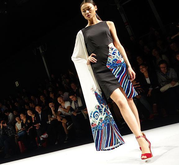 31岁辞公务员成“最美男旦”，戏曲的“诱惑”下 设计师也疯狂