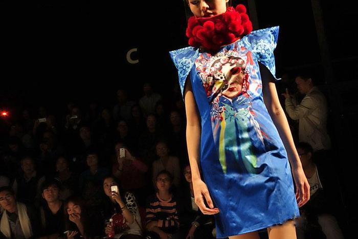 31岁辞公务员成“最美男旦”，戏曲的“诱惑”下 设计师也疯狂