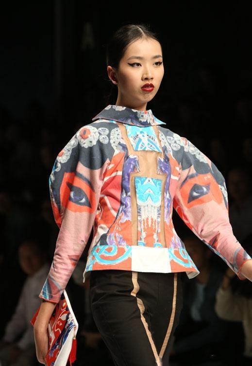 31岁辞公务员成“最美男旦”，戏曲的“诱惑”下 设计师也疯狂