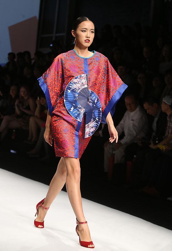 31岁辞公务员成“最美男旦”，戏曲的“诱惑”下 设计师也疯狂