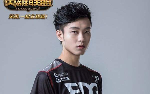 Ray是EDG史上最弱上单?细数EDG历史上那些上单选手们
