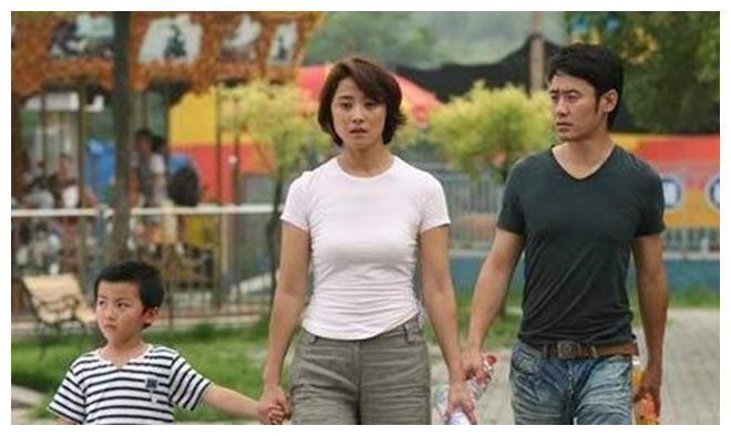 90年代影视圈一姐,在最低谷时提携吴秀波,如今淡出娱乐圈