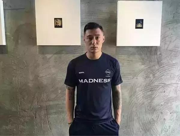 不迷信流行款，看脸型选发型才是王道