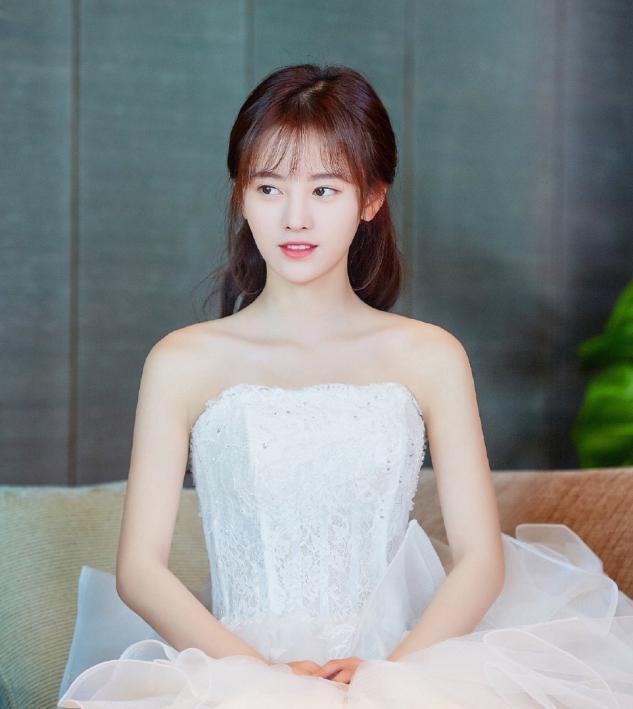 刘诗诗、杨幂、郑爽、热巴的婚纱发型超赞，新娘发型就应该这样做