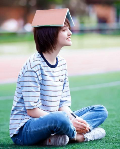 张恒疑似曝光郑爽微博小号,在这个小号中,郑爽的侧颜照清晰可辨