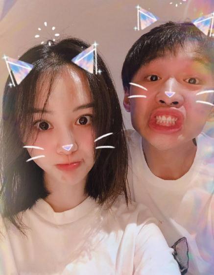 张恒疑似曝光郑爽微博小号,在这个小号中,郑爽的侧颜照清晰可辨