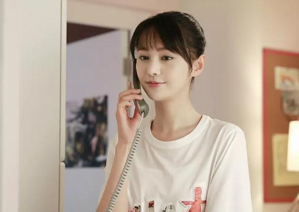 张恒疑似曝光郑爽微博小号,在这个小号中,郑爽的侧颜照清晰可辨