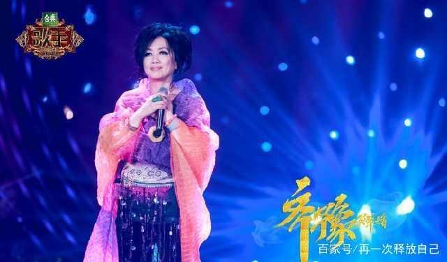 《我是歌手》新一季首播,吴青峰深情演唱《燕窝》,直言好紧张!