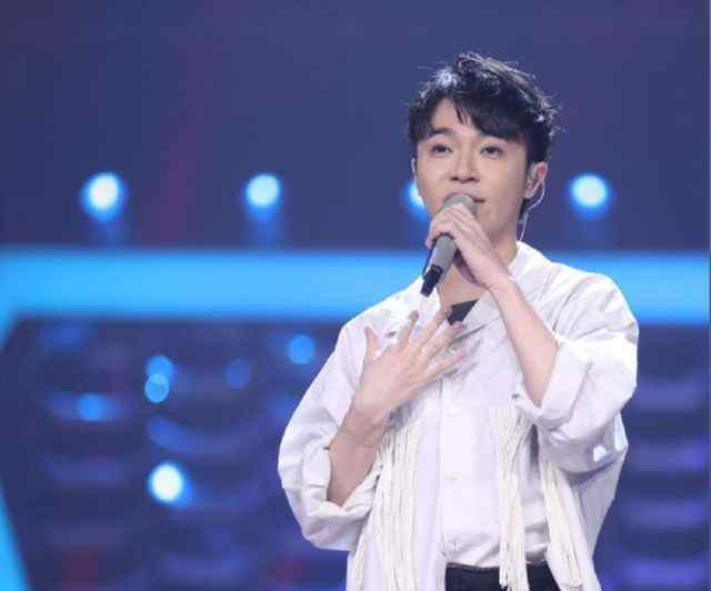 《我是歌手》新一季首播,吴青峰深情演唱《燕窝》,直言好紧张!