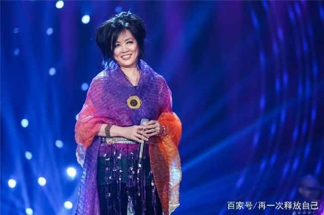 《我是歌手》新一季首播,吴青峰深情演唱《燕窝》,直言好紧张!