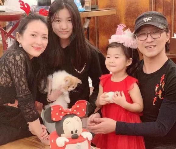 章子怡3岁女儿生日，全家都到场，爸爸汪峰发感慨，500字句句深情