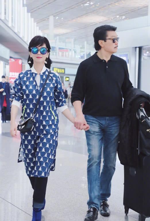 64岁赵雅芝近照曝光，端庄典雅螓首蛾眉，网友：美出了新高度