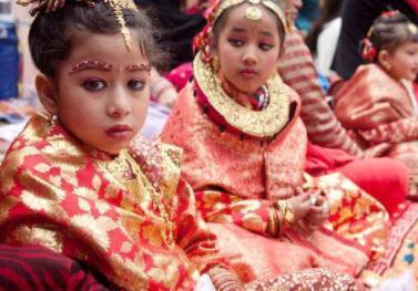 尼泊尔最古老民族千年来没有一个女孩沦为单身狗,一生结婚三次!