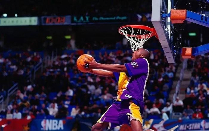 跟腱断裂后，科比这一幕不得不让人佩服！这就是科比！