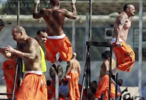 泰森入狱有多可怜？监狱里汇聚世界最坏的人，差点被黑市拳王打死