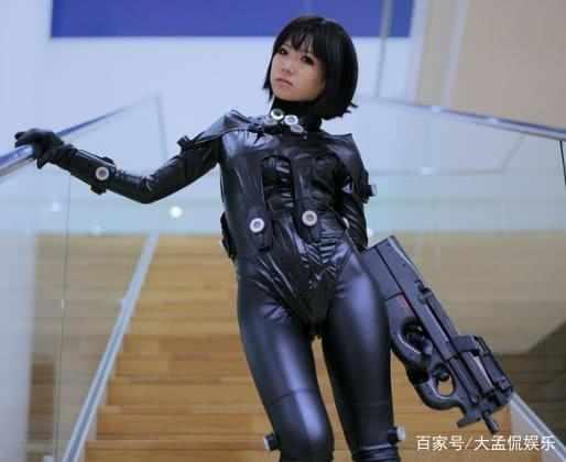 小姐姐改装胶衣，又一次出现在漫展之上，成功解决粉丝所有疑问！