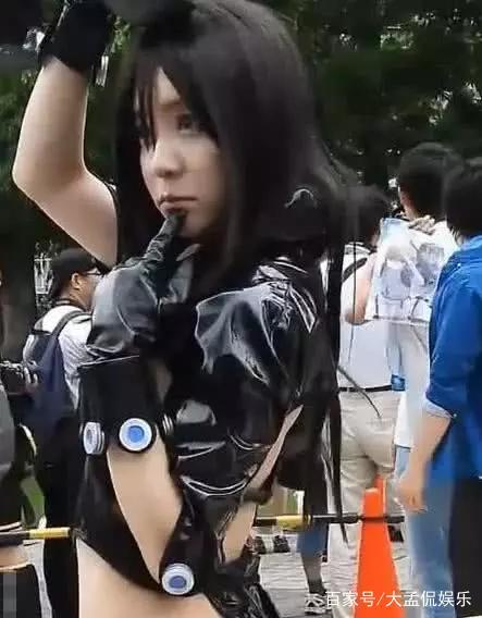 小姐姐改装胶衣，又一次出现在漫展之上，成功解决粉丝所有疑问！