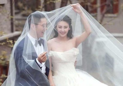 ​刘恺威离婚后首现身，意外暴露他另一层身份！网友：有点像王力宏