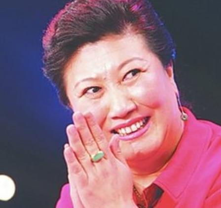 曾与赵薇是同班同学,因醉酒车祸抢救无效,最终英年早逝