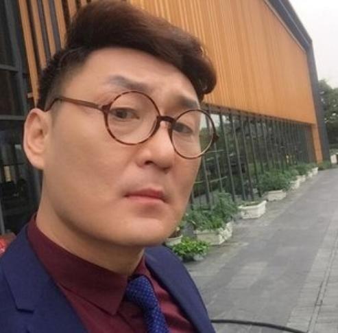 曾与赵薇是同班同学,因醉酒车祸抢救无效,最终英年早逝