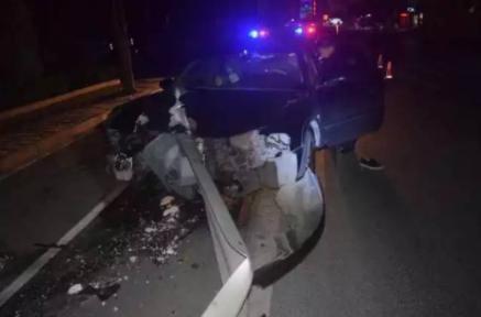 曾与赵薇是同班同学,因醉酒车祸抢救无效,最终英年早逝