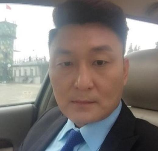 曾与赵薇是同班同学,因醉酒车祸抢救无效,最终英年早逝