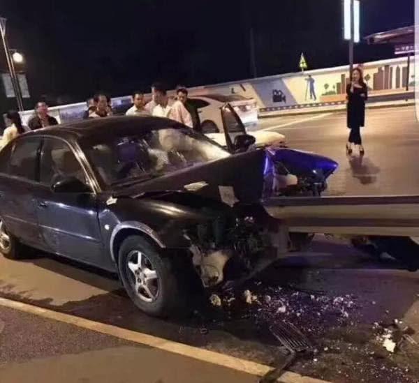 曾与赵薇是同班同学,因醉酒车祸抢救无效,最终英年早逝