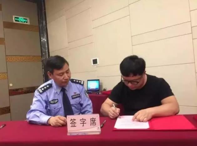 曾与赵薇是同班同学,因醉酒车祸抢救无效,最终英年早逝