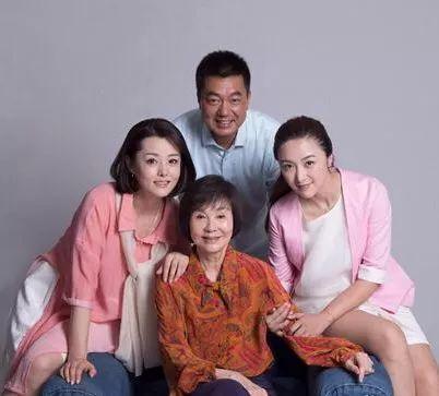 牵妈妈的手:陪伴才是最好的爱