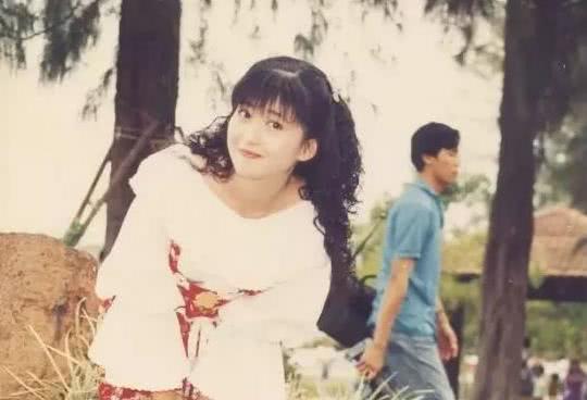 孟庭苇被曝离婚真正原因：出轨小12岁女助理，逼老公签协议