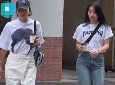 ​徐濠萦与女儿出街引关注，14岁女儿身高随陈奕迅，与妈妈一样时尚