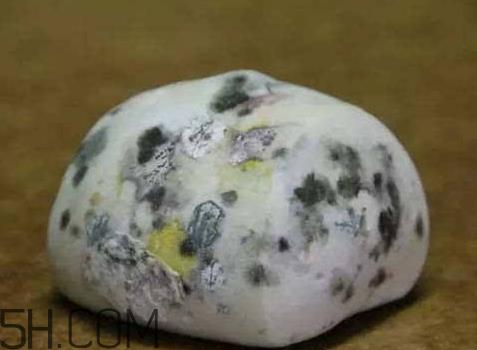 馒头发霉了还能吃吗 馒头皮发霉还能吃吗 馒头发霉了还能吃吗 馒头皮发霉还能吃吗