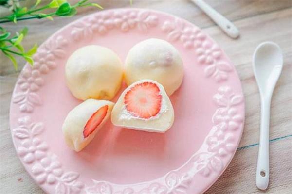 草莓雪媚娘的做法 高颜值甜品