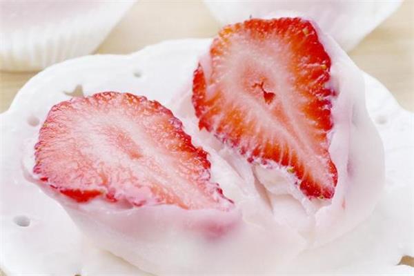 草莓雪媚娘的做法 高颜值甜品