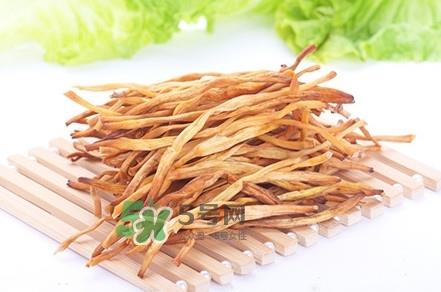 新鲜黄花菜怎么处理？干黄花菜怎么处理