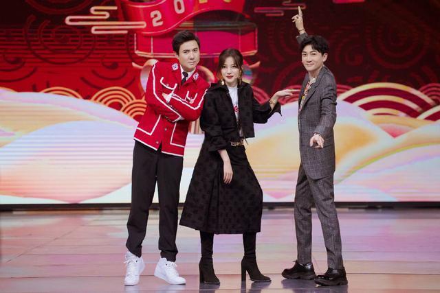 赵薇古巨基罕见同框！依萍变得大气成熟，何书桓和小鲜肉一样帅气