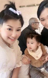 ​胖丫出狱后疑秘密生二胎！幼女呆萌长像杨树林，生活滋润瘦成V脸