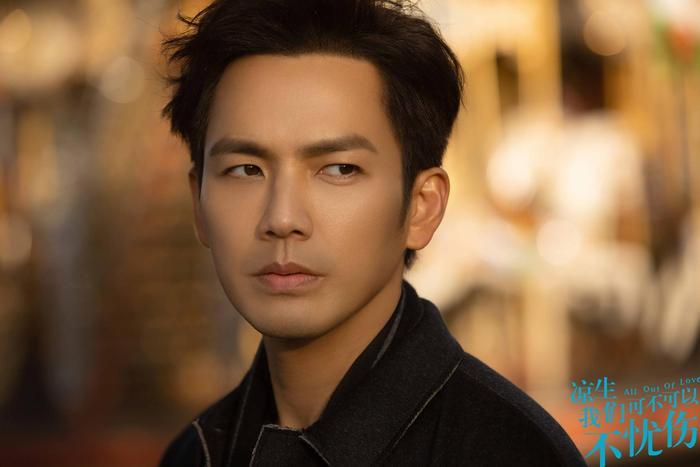 钟汉良和妹妹钟秀萍对比，网友：亲兄妹颜值差距有点大！