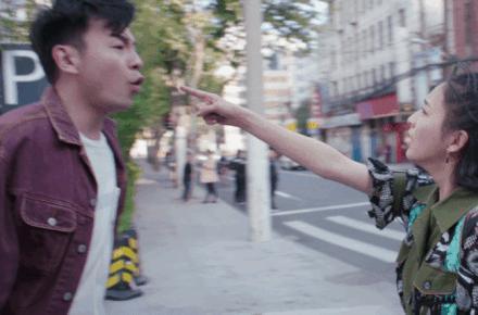 说到做到！黄渤大阵仗请客佟丽娅，李易峰作陪，黄渤这口误值了