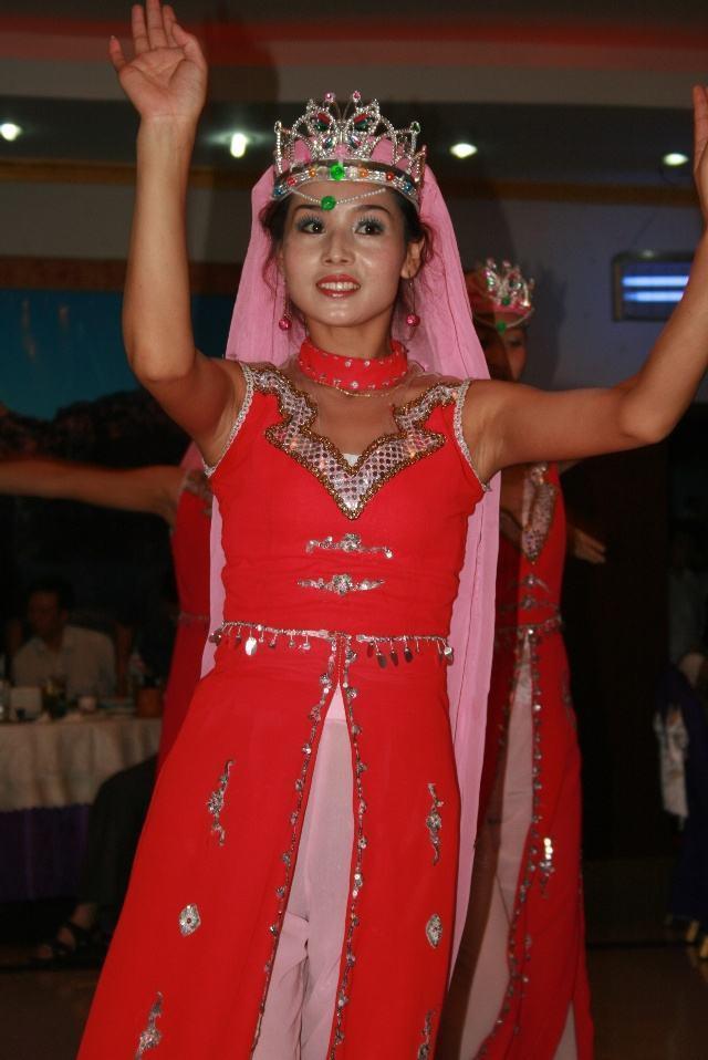 中国美女之最，黄河岸边神秘的美女部落，青海的颜值担当