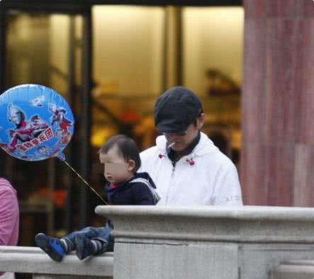 55岁程前老婆近照曝光，原来是熟悉的面孔！