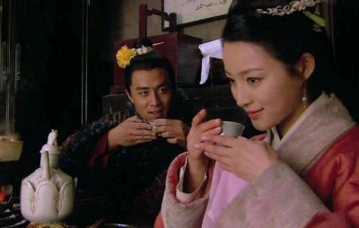 ​甘婷婷早年拍《水浒传》，当她和杜淳拍重头戏时，连保安都在围观