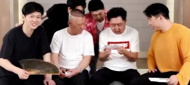 德云社直播首秀，郭德纲和徒弟无视张云雷粉丝，说好的一家亲呢？