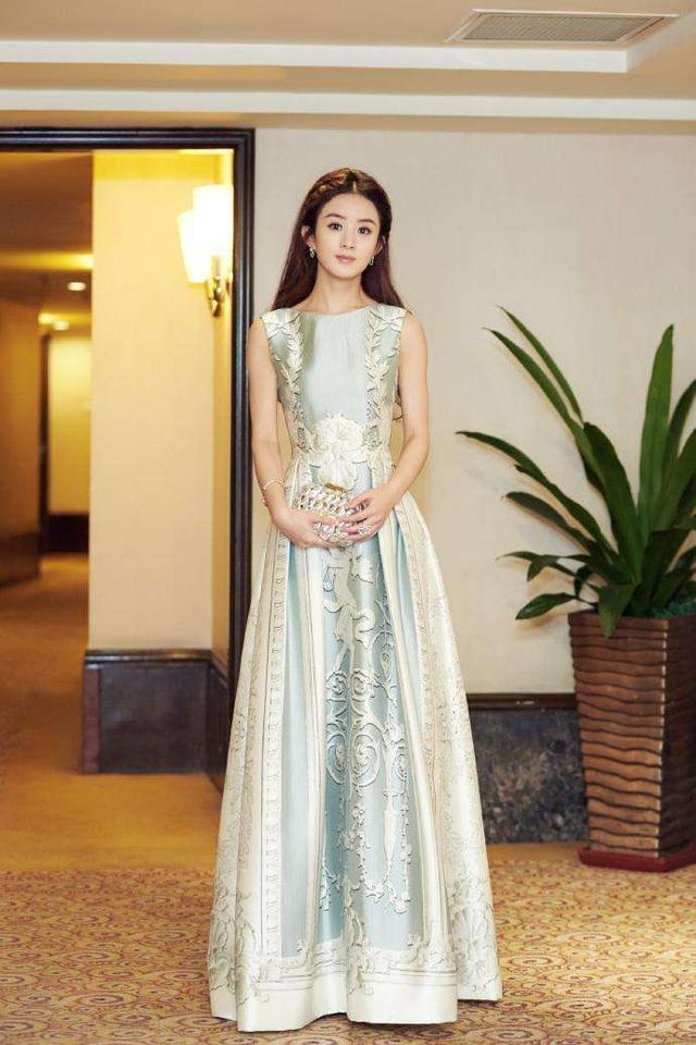 赵丽颖再次被骂滚出娱乐圈! 背后真相让人心疼，太可怜了！